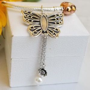 🌺Pandora Butterfly Dangling charm🌺